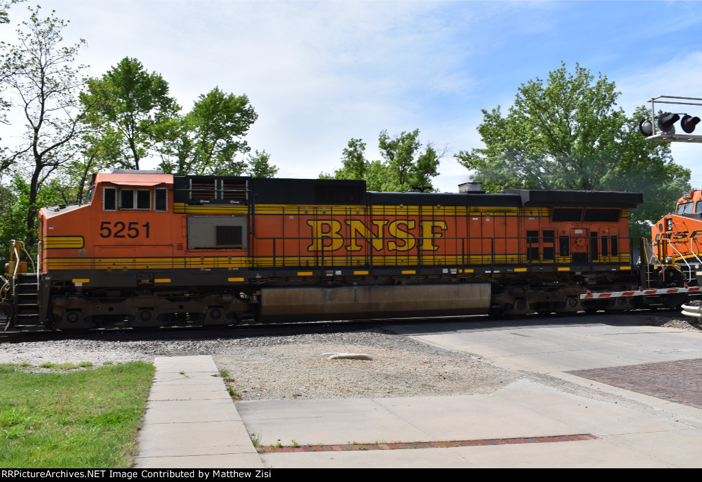 BNSF 5251